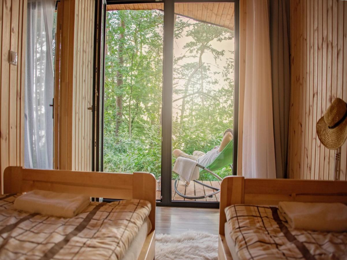 Domki Wakacyjne Delfin Slesin Hotel Exterior photo